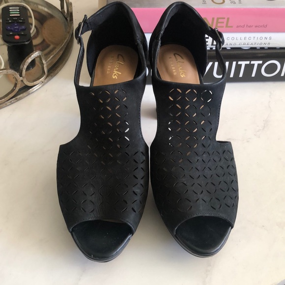 clarks shoes rubbing heel